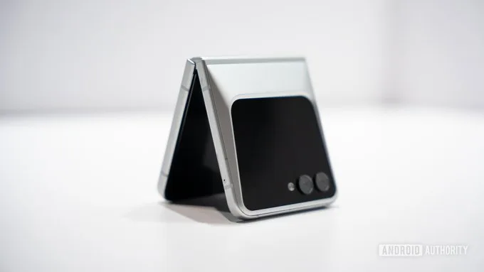 Samsung polygon foldable hands onga