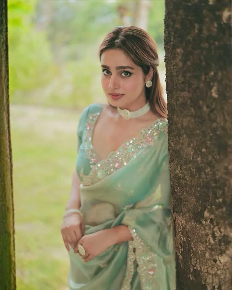Ayesha Khan: Hottest Actress has Appeared in Bold Avatar
