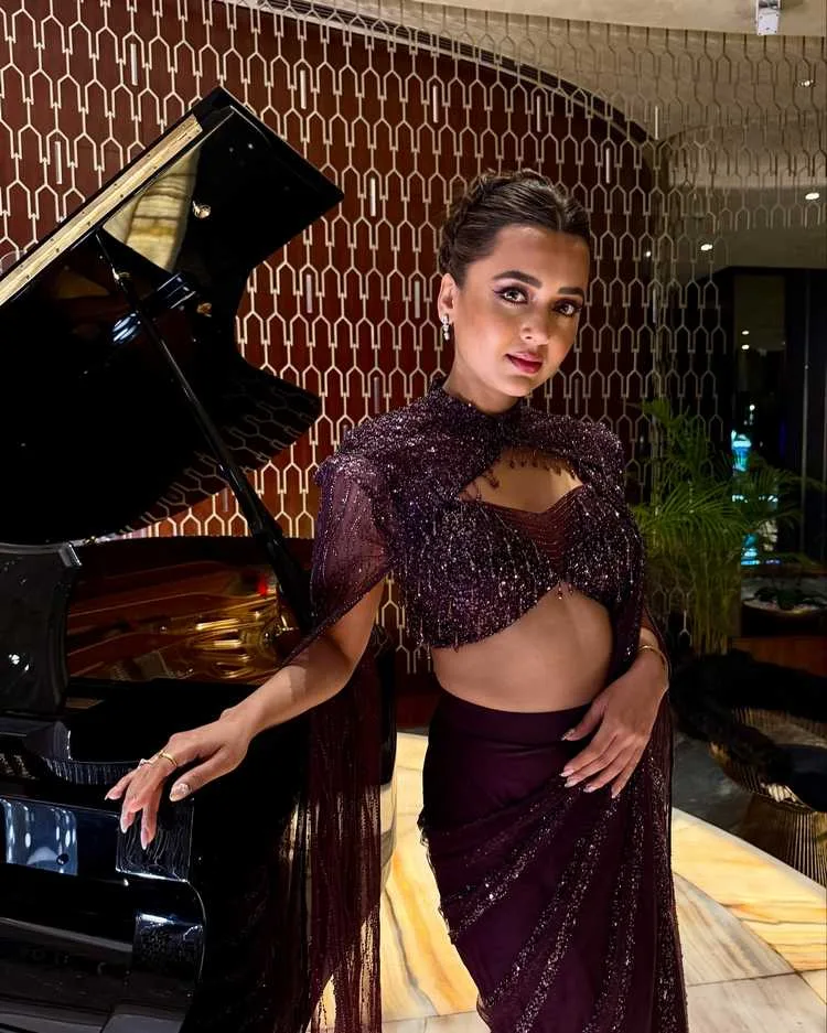Tejasswi Prakash’s Latest Photoshoot 2025: How Her Bold Style and Fashion 4 Image
