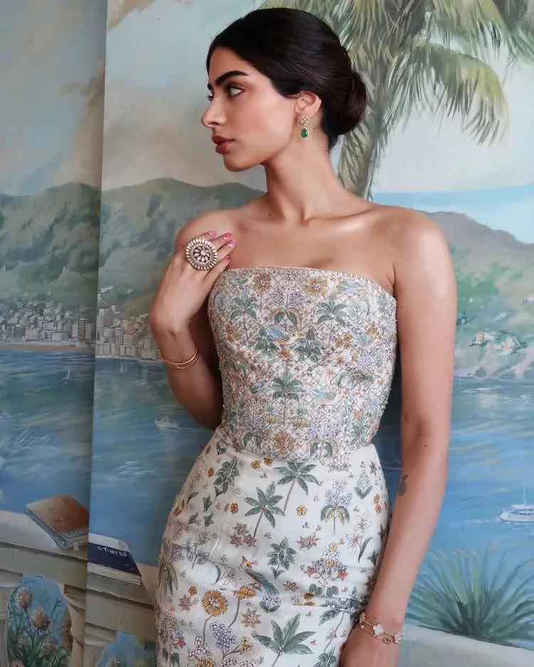 Khushi Kapoor’s Latest 2025 Photoshoot: A Dazzling Display of Modern Elegance and Youthful Charm 3 Image