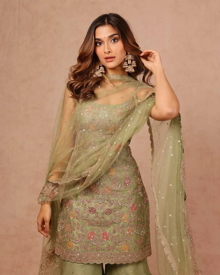 Saiee Manjrekar’s Latest Photoshoot: A Stunning Showcase of Style, Elegance, and Rising Star Power 3 Image