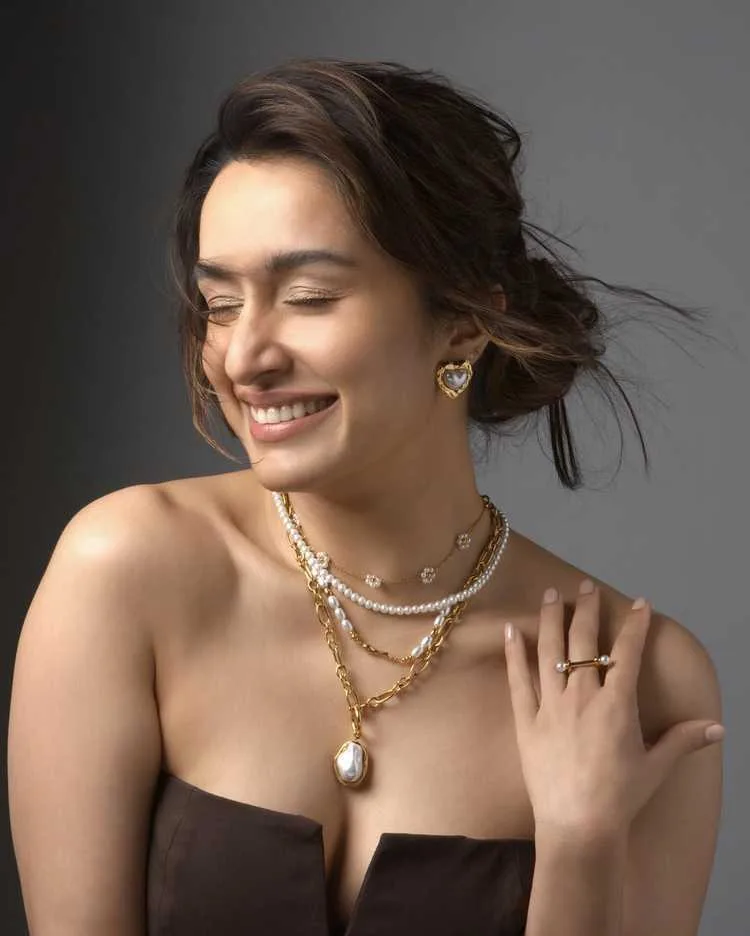 Shraddha Kapoor’s Latest Photoshoot: A Captivating Fusion of Contemporary Glamour and Timeless Grace 5 Image