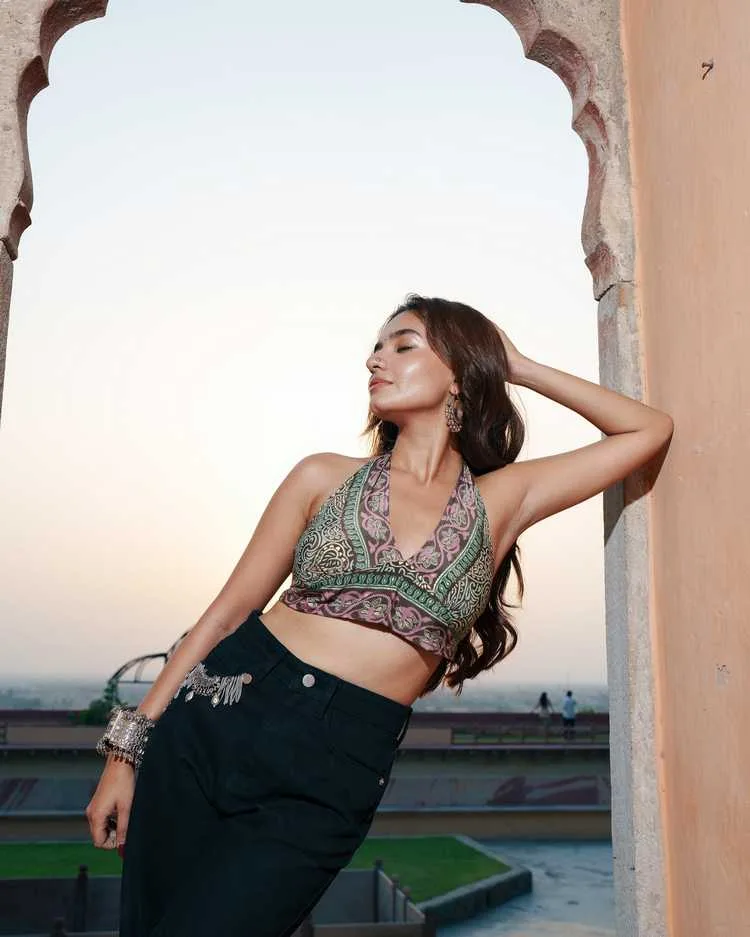 image 560 Anushka Sen 2025 Photoshoot Redefines Elegance and Youthful Charm in Ethereal White