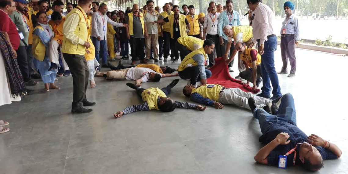 Lucknow, India, May 06, 2025: Due to the ongoing tension between India and Pakistan, the Indian government ordered various states to conduct mock drills, following which a mock drill was conducted by the Civil Defence at the Reserve Police Lines in Lucknow, Uttar Pradesh India, on Tuesday, May 06, 2025. (Photo by Deepak Gupta/Hindustan Times)