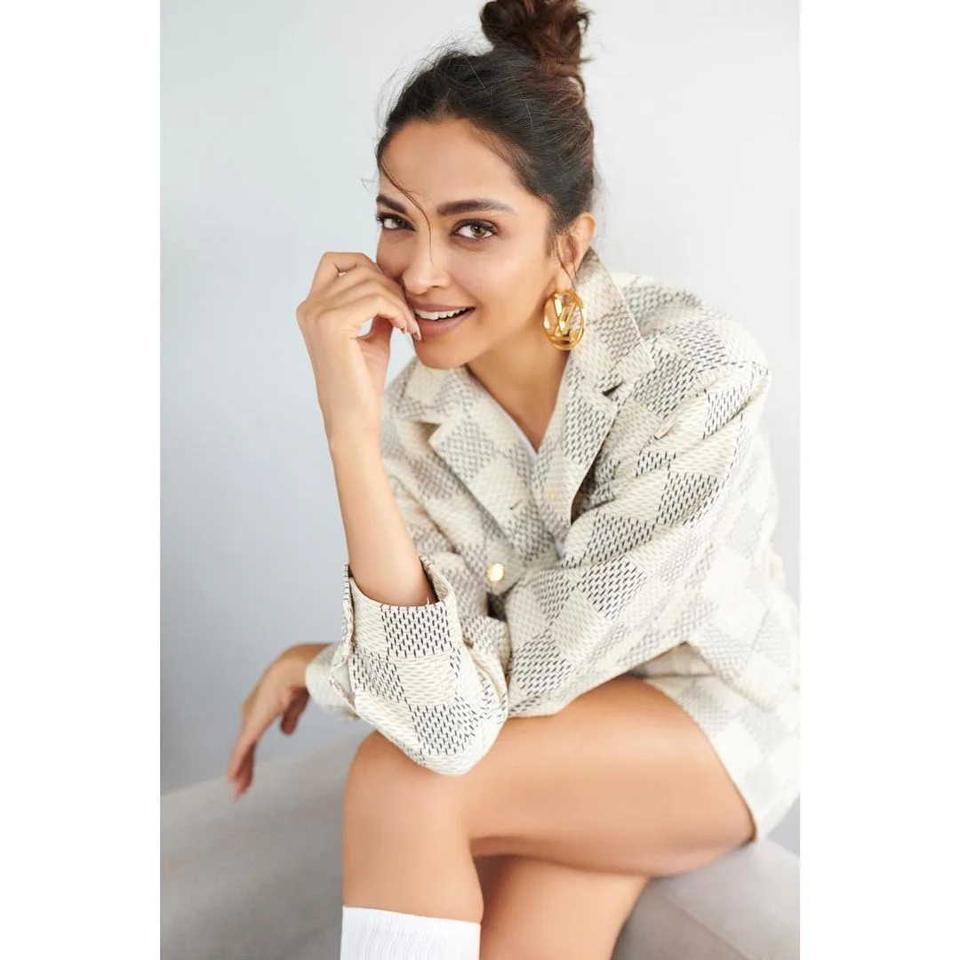 Deepika Padukone Hot
