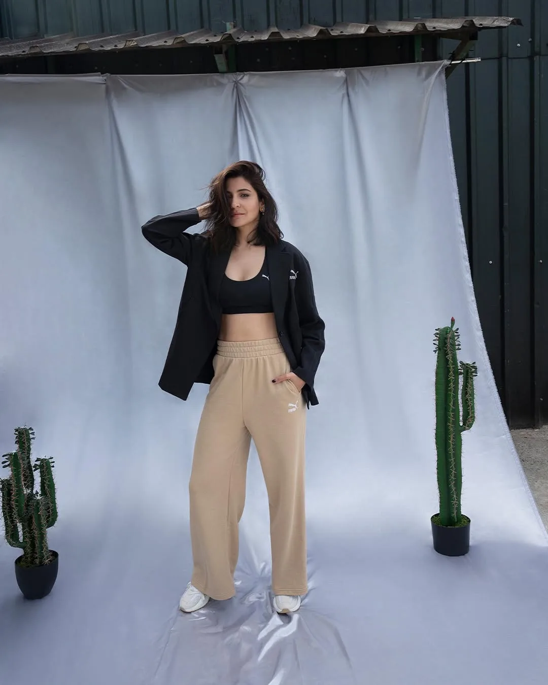 Gorgeous Anushka Sharma Hot Photos Gallery as of 2025