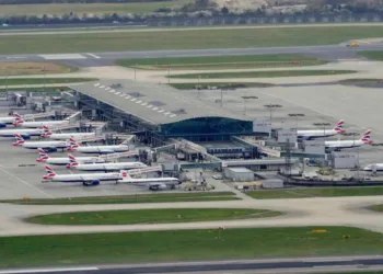 US Airline Shutdown Leaves Thousands Stranded: Travel Chaos Unfolds