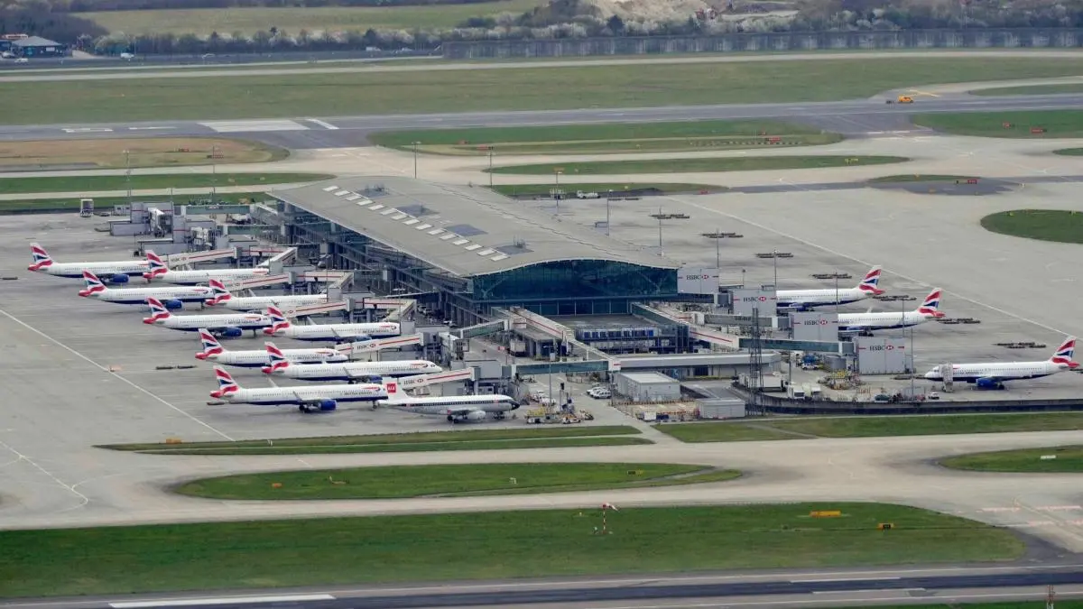 US Airline Shutdown Leaves Thousands Stranded: Travel Chaos Unfolds