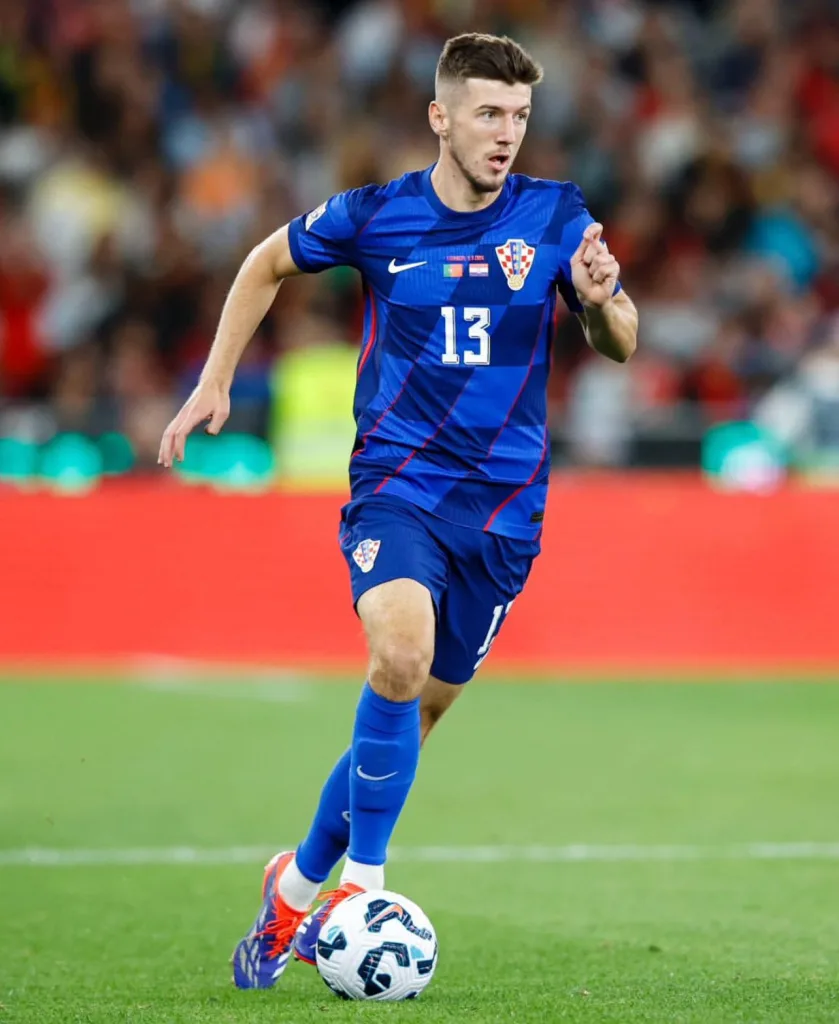 Inter sign peter sucic