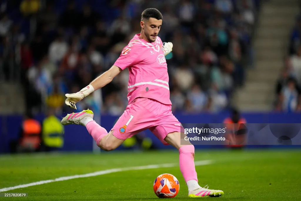 Joan Garcia Officially Joins Barcelona in €25 Million Transfer