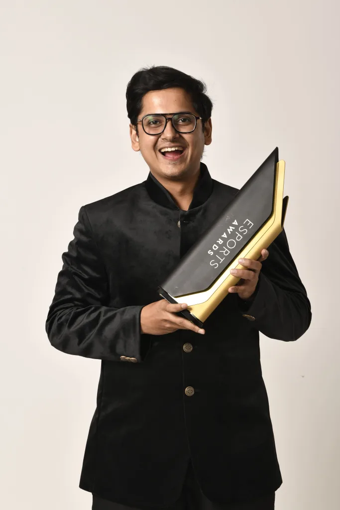 Mortal with the esports award for content creator of the year (1)