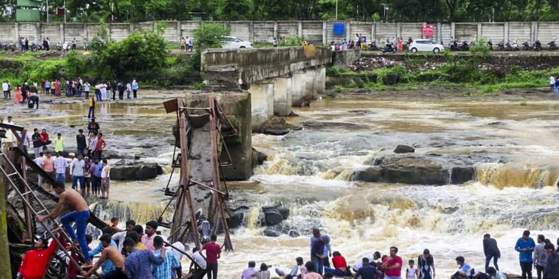 Pune Bridge Collapse: 2 Dead, 32 Injured in Tragic Incident