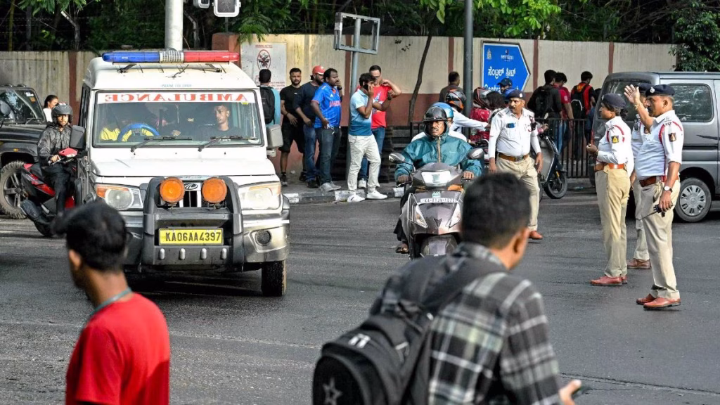 Rcb bus parade