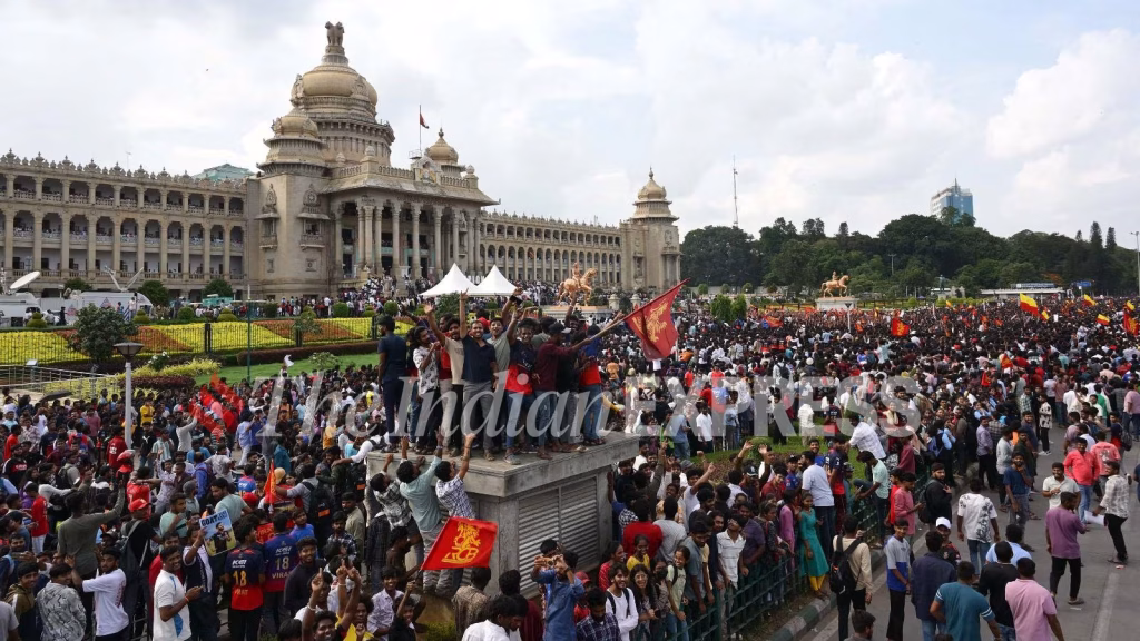 Rcb bus parade