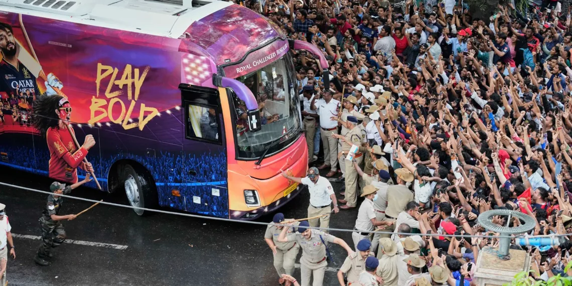 Rcb bus parade