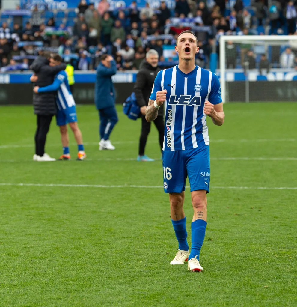 Villarreal Signs Napoli Defender on €15M Buy Option Deal