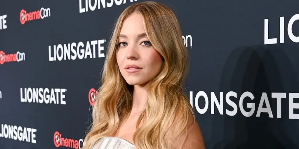 Echo Valley Apple TV+ Release Date: Sydney Sweeney & Julianne Moore's Gripping Thriller Arrives June 13, 2025 4 Image