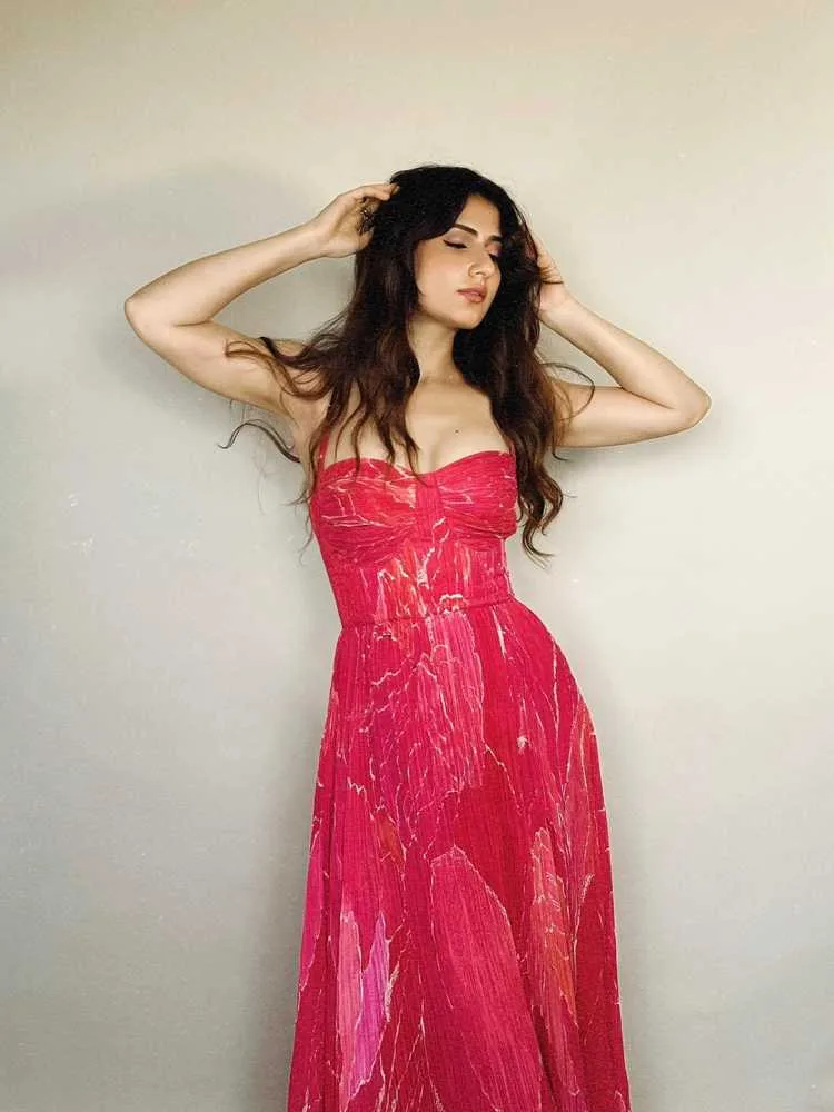 Fatima Sana Shaikh: From Dangal Star to Versatile Bollywood Actress - Complete Career Biography 2025 4 Image