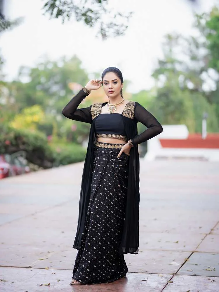 Sreemukhi’s Latest Photoshoot 2025: A Radiant Display of Charm and Style 3 Image