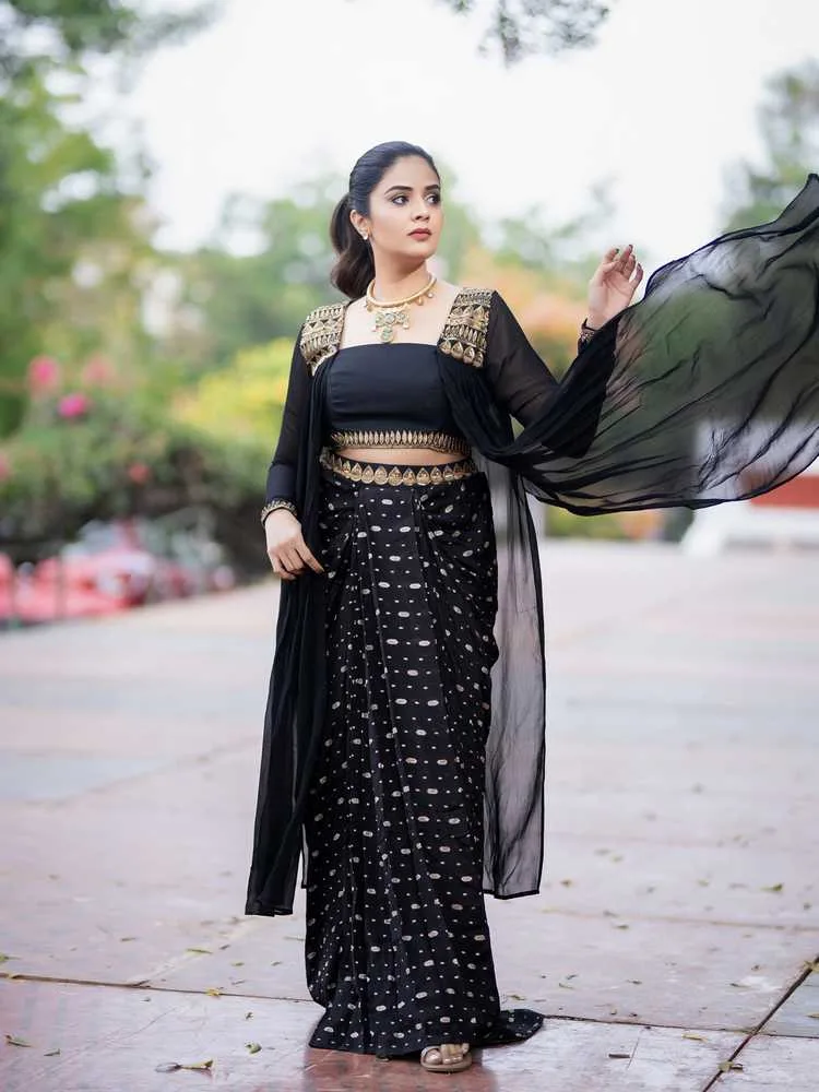 Sreemukhi’s Latest Photoshoot 2025: A Radiant Display of Charm and Style 4 Image