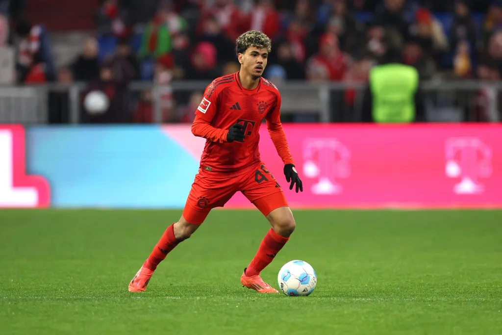 Everton Signs Adam Aznou: €12M Deal Complete from Bayern Munich 1 Everton Signs Adam Aznou: €12M Deal Complete from Bayern Munich