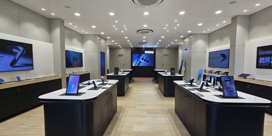 Samsung Opens Premium Experience Store in Mumbai's Andheri West with Exclusive Launch Benefits