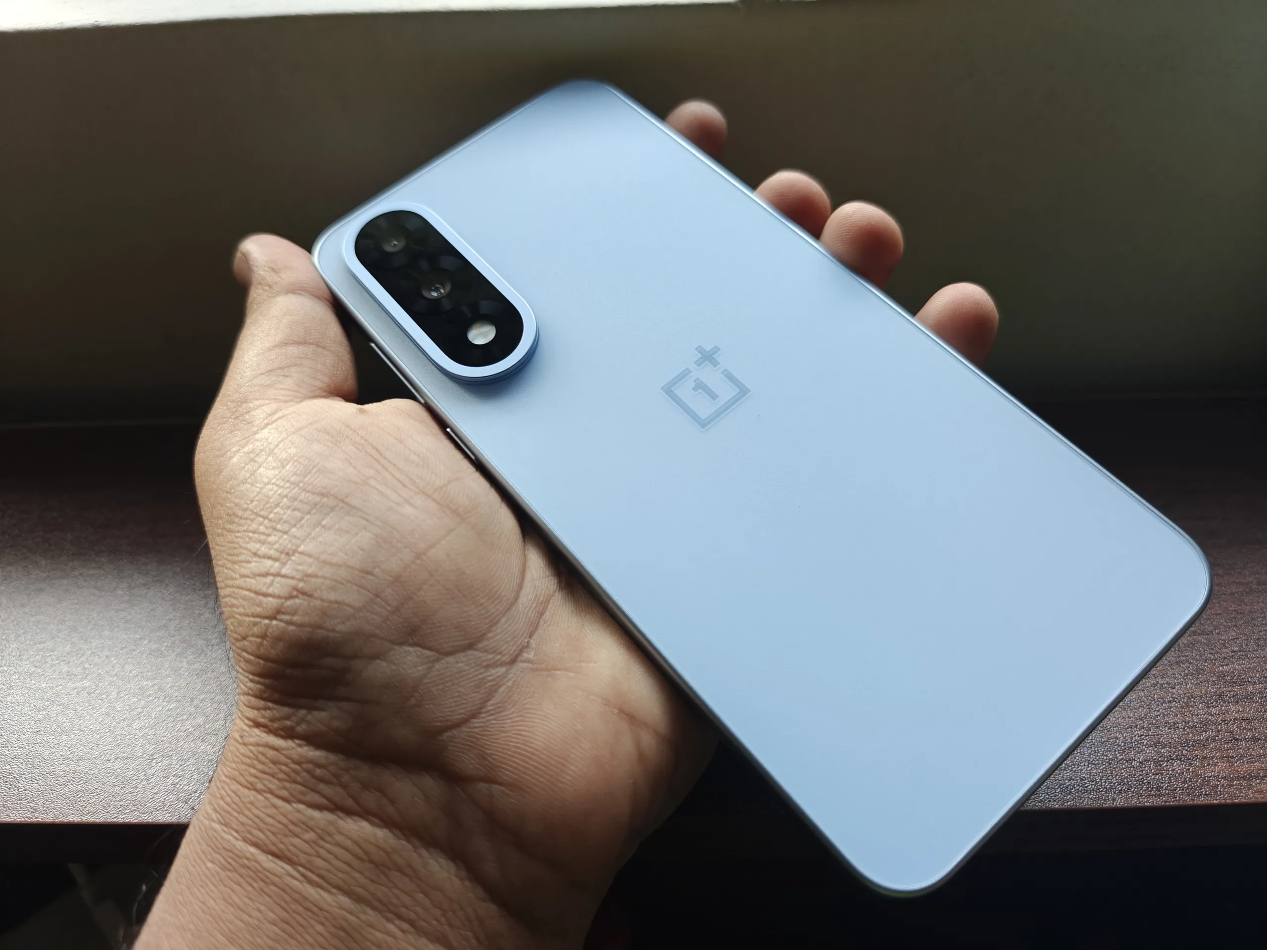 OnePlus Nord 5 Review: Snapdragon 8s Gen 3 Delivers Flagship Performance at Mid-Range Pricing