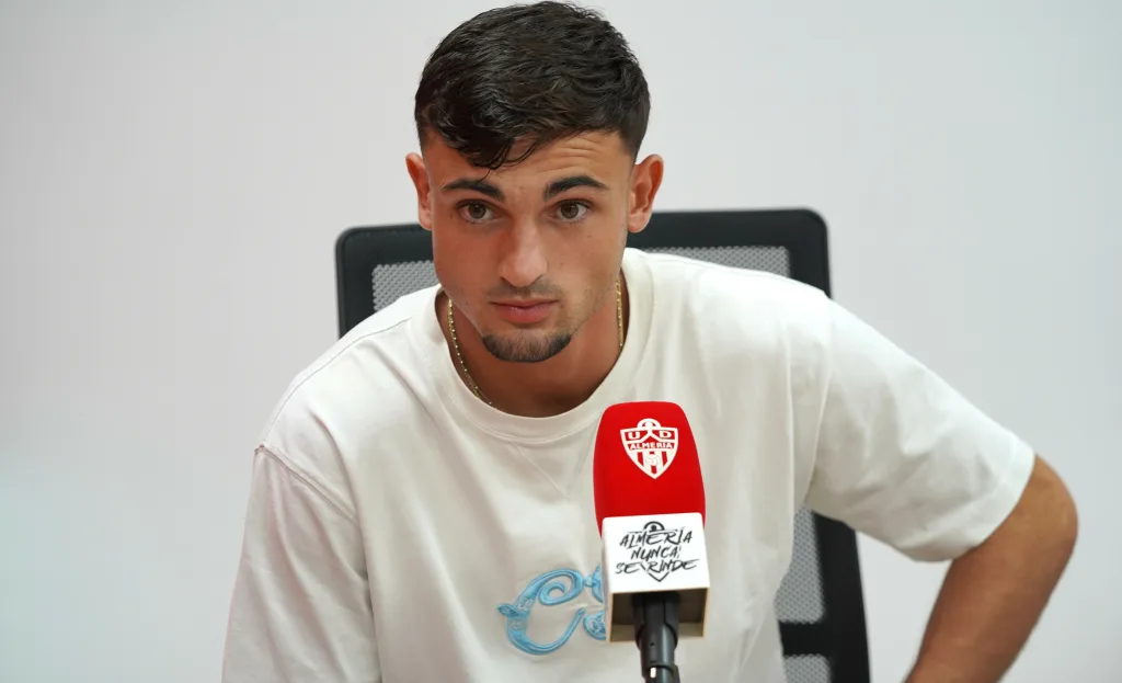 Atlético Madrid Stuns Football World by Hijacking Marc Pubill's Wolves Move in Last-Minute Transfer Drama
