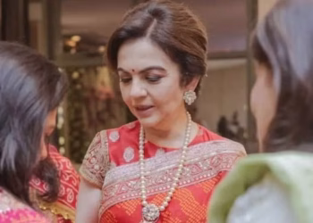 Nita Ambani’s Orange Bandhani Saree: Tradition Meets Glamour