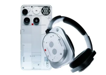 Nothing phone 3 and headphone 1