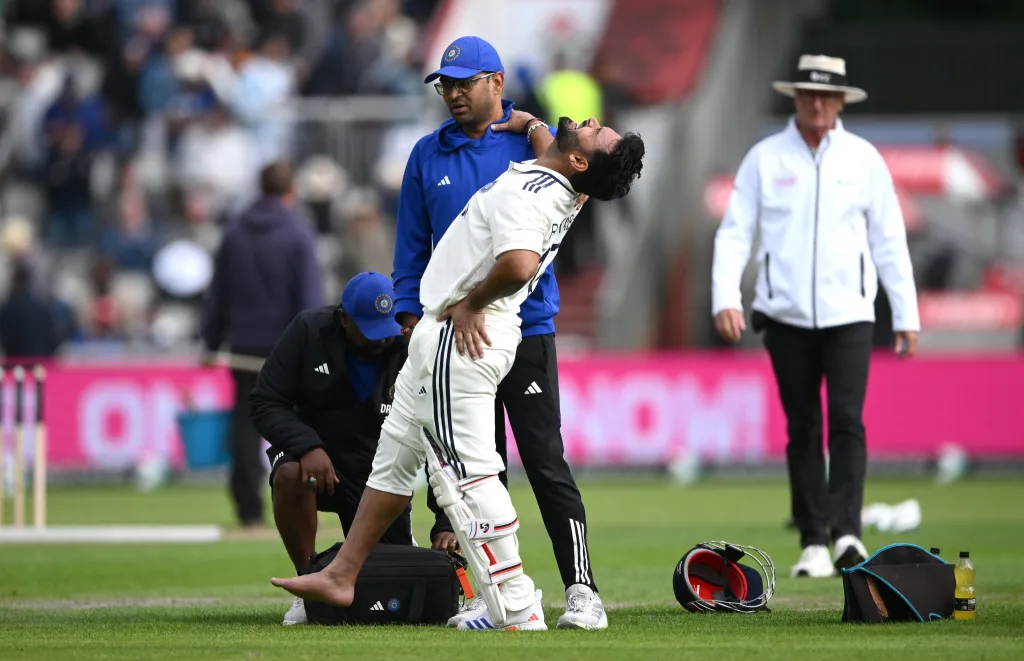 Rishabh Pant's Fearless Promise to Ravi Shastri: "Even With A Broken Finger, I'd Still Play" - Wicketkeeper's Courage Defines England vs India 4th Test 5 Pant injured