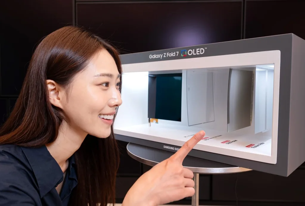 Samsung OLED Survives 500,000 Folds: Bulletproof Tech Revolution 2 Samsung oled 2