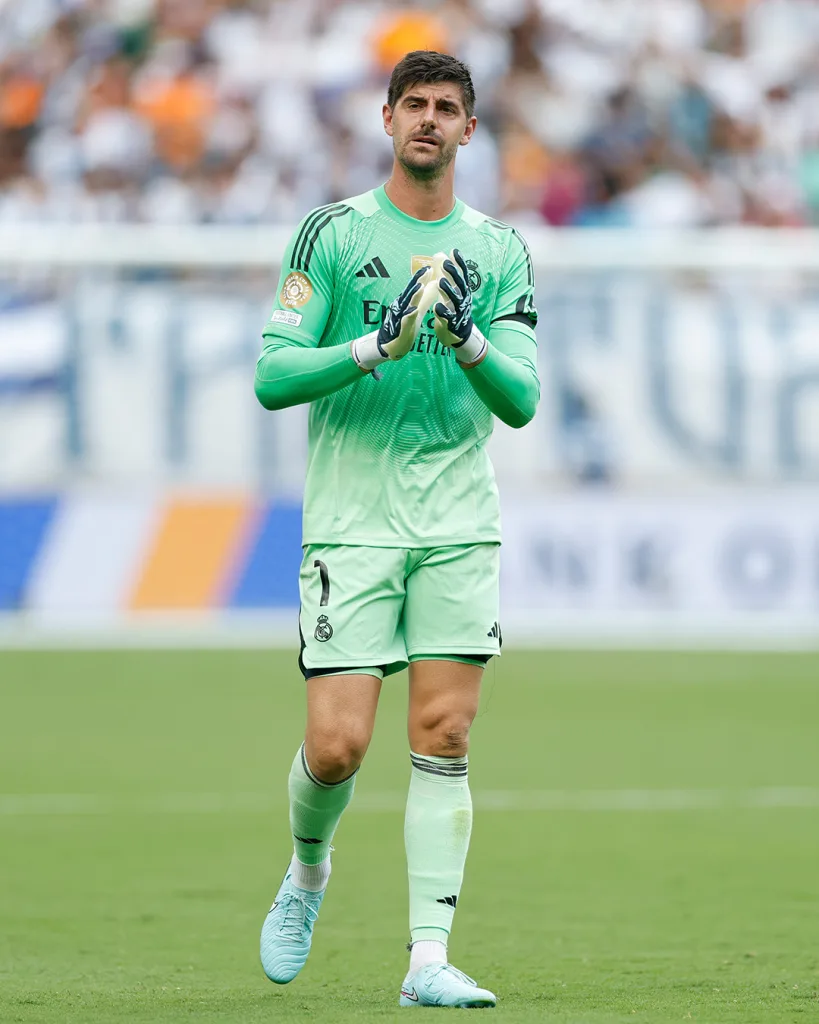 Thibaut courtois extends with real madrid