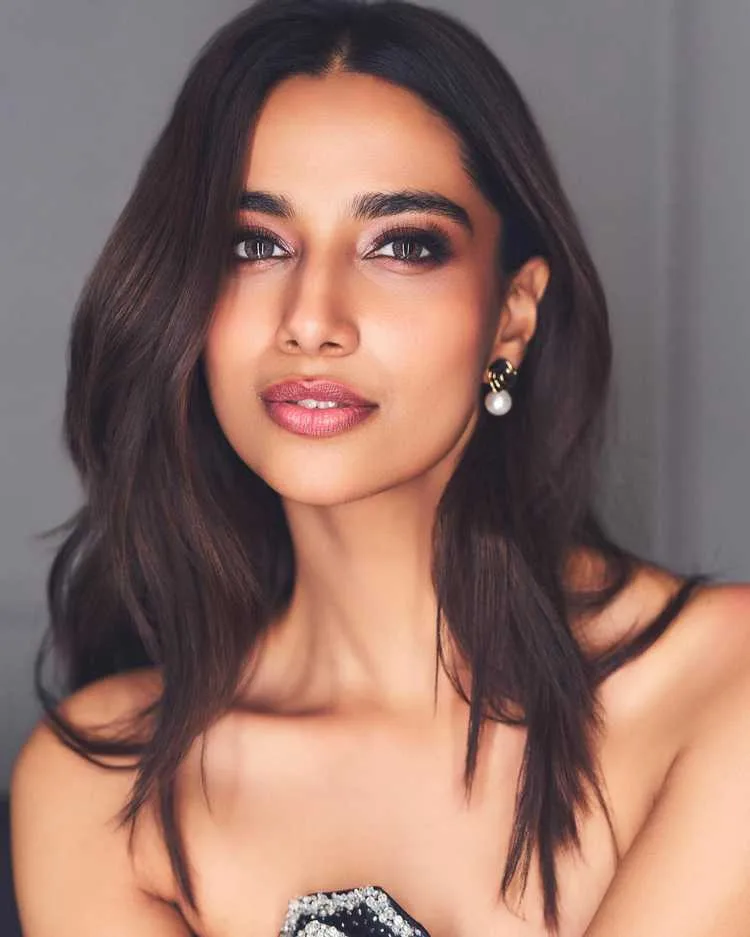 Meenakshi Chaudhary 2025: Journey, Style Evolution, and Latest Career Highlights 6 Image