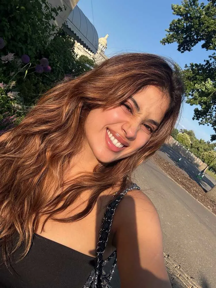 Janhvi Kapoor 2025: From Dhadak Debut to Bollywood's Most Promising Star 3 Image