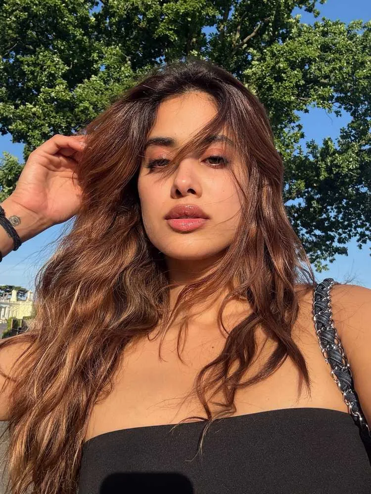 Janhvi Kapoor 2025: From Dhadak Debut to Bollywood's Most Promising Star 4 Image