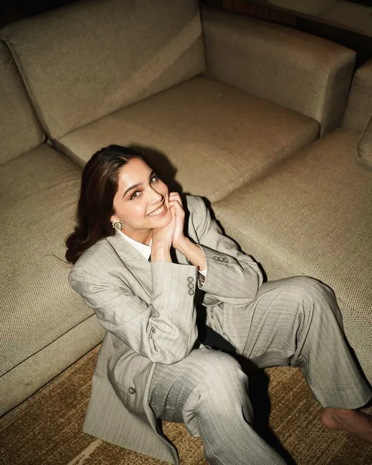 Sharvari 2025: Journey, Style Evolution, and Latest Career Highlights 4 Image