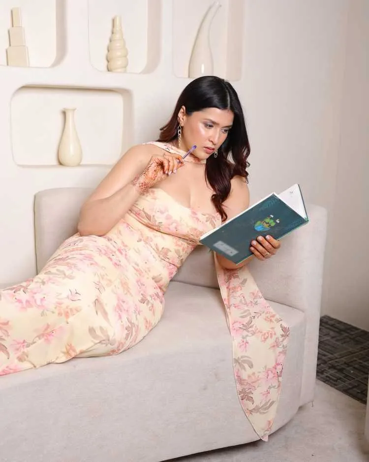 Mannara Chopra: From Bollywood to Bigg Boss 17 Fame - 2025 Update 1 Mannara Chopra