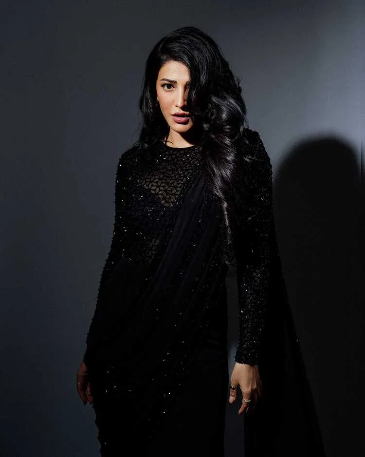 Shruti Haasan's Emotional Tribute to Father Kamal Haasan Goes Viral: "Forever Etched in My Heart" 7 Image
