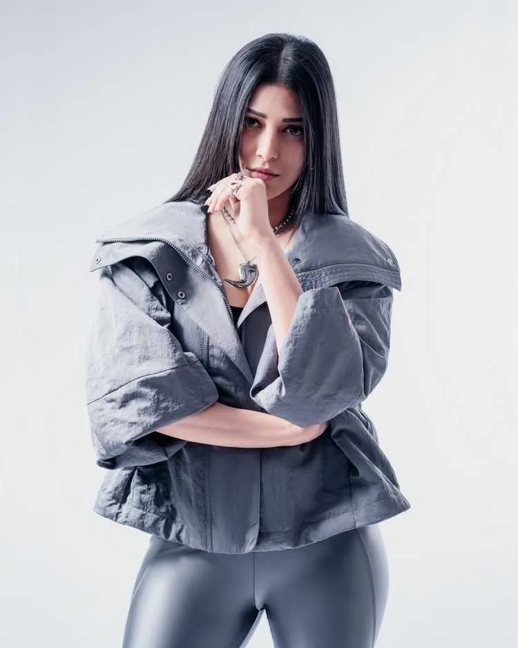 Shruti Haasan's Emotional Tribute to Father Kamal Haasan Goes Viral: "Forever Etched in My Heart" 6 Image