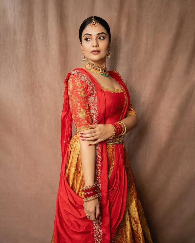 Sreemukhi: From TV Anchor to Bigg Boss Runner-Up - A Complete Career Journey 6 Image