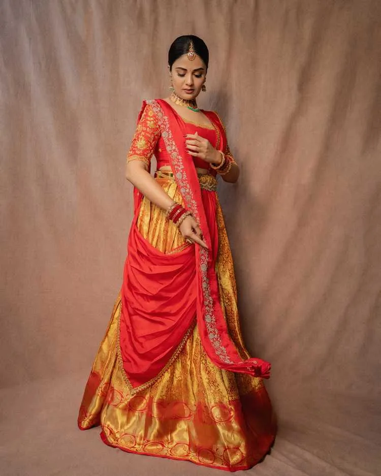 Sreemukhi: From TV Anchor to Bigg Boss Runner-Up - A Complete Career Journey 5 Image