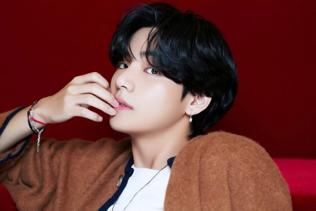 BTS J-Hope Weverse Live Sparks Fan Debate Over Taehyung Mention 2 Image