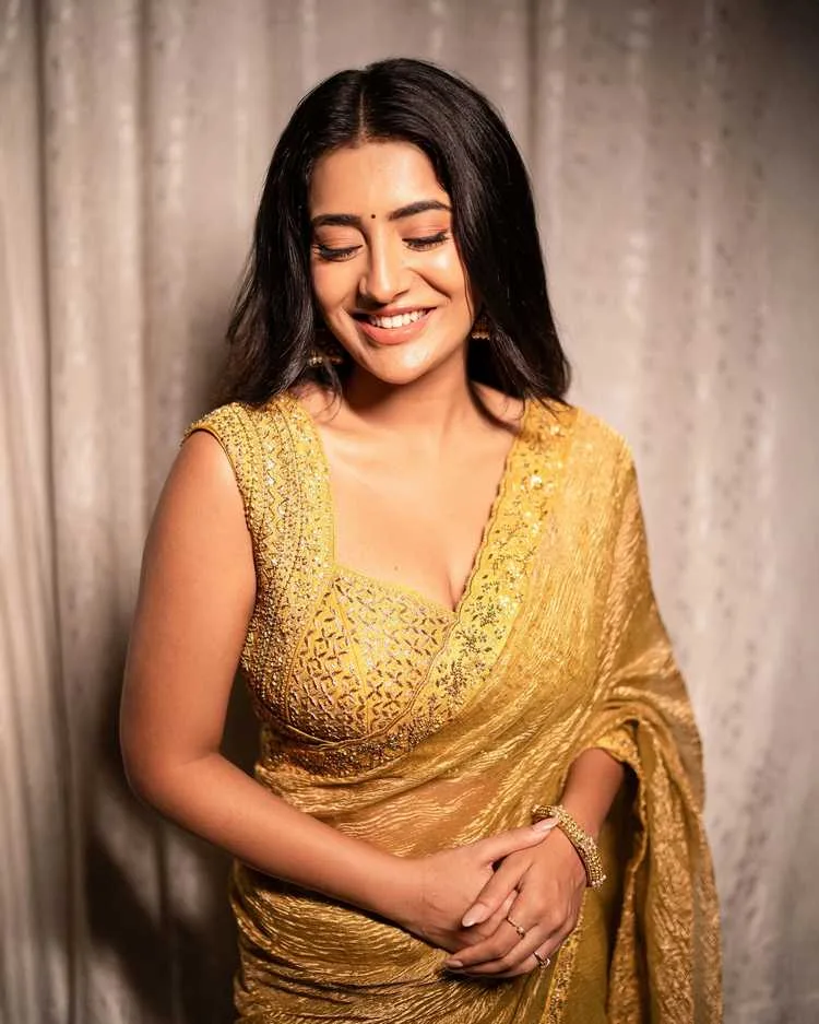Rashi Singh: The Rising Star Captivating Telugu Cinema with Her Stellar Performances 6 Image