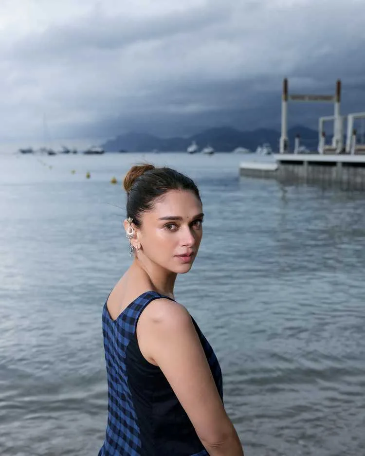 Aditi Rao Hydari: From Royal Lineage to Bollywood Royalty - The Star Shining Bright in 2025 5 Image