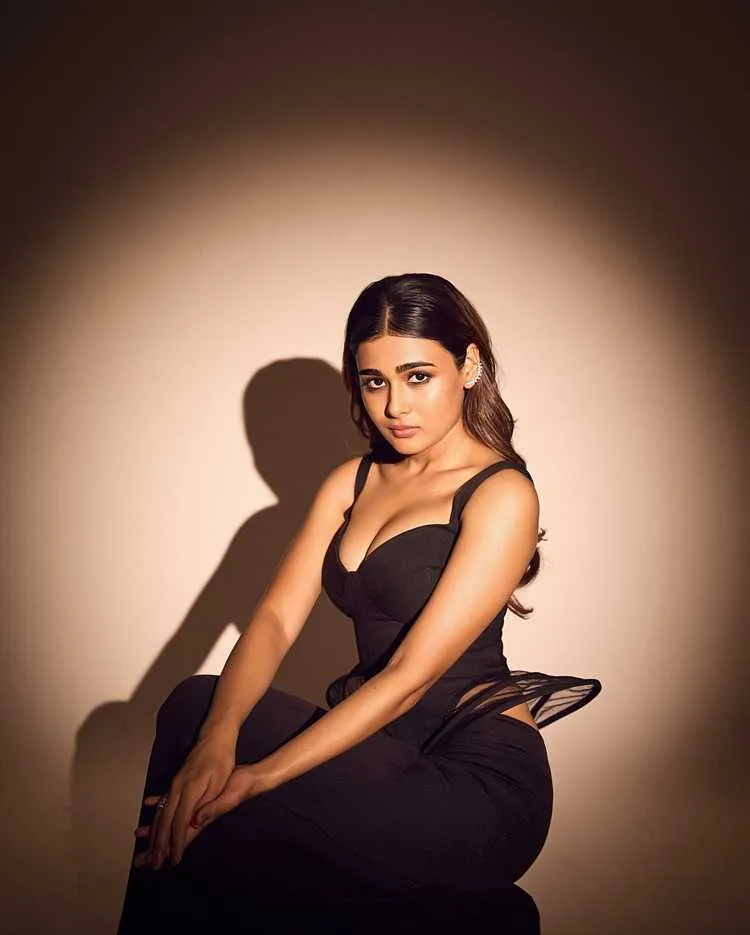 Shalini Pandey: From Arjun Reddy Sensation to Bollywood Star - A Journey of Versatility 6 Image