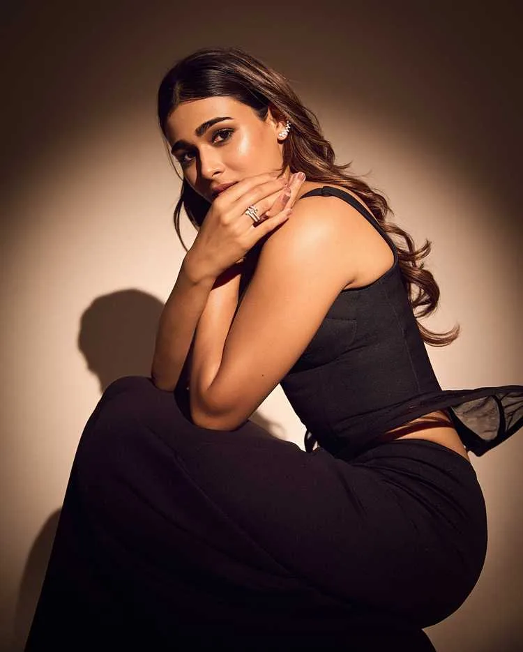 Shalini Pandey: From Arjun Reddy Sensation to Bollywood Star - A Journey of Versatility 5 Image