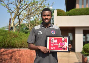Bright enobakhare signs for dhfc