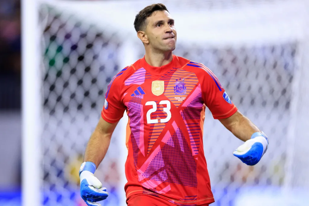Emiliano martinez may join man united