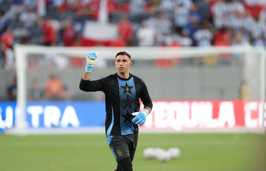 Emiliano martinez may leave aston villa